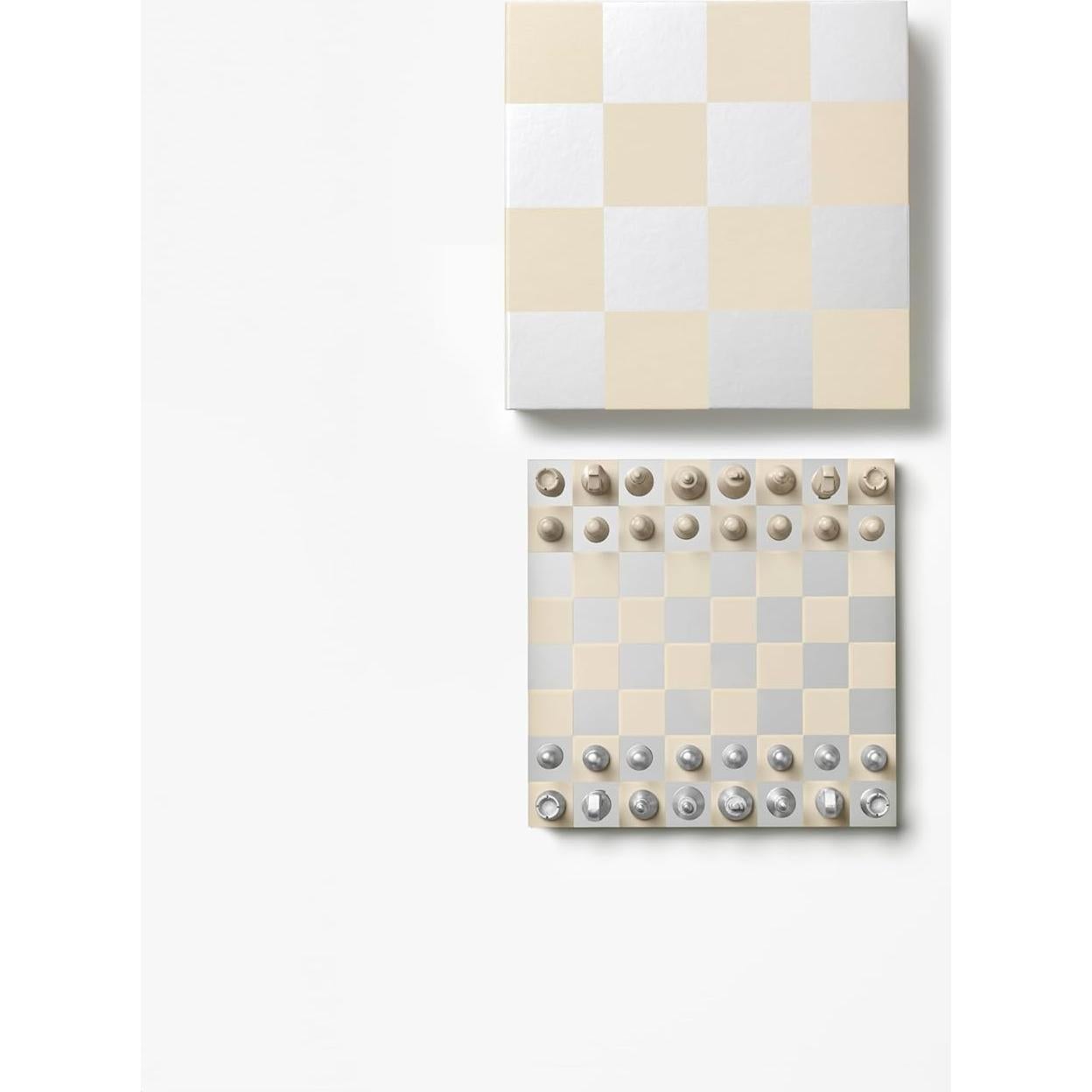 Juego de Ajedrez de Madera Beige y Plata con Tablero Espejado