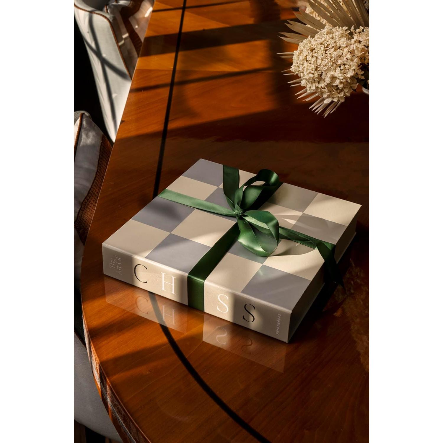 Juego de Ajedrez de Madera Beige y Plata con Tablero Espejado