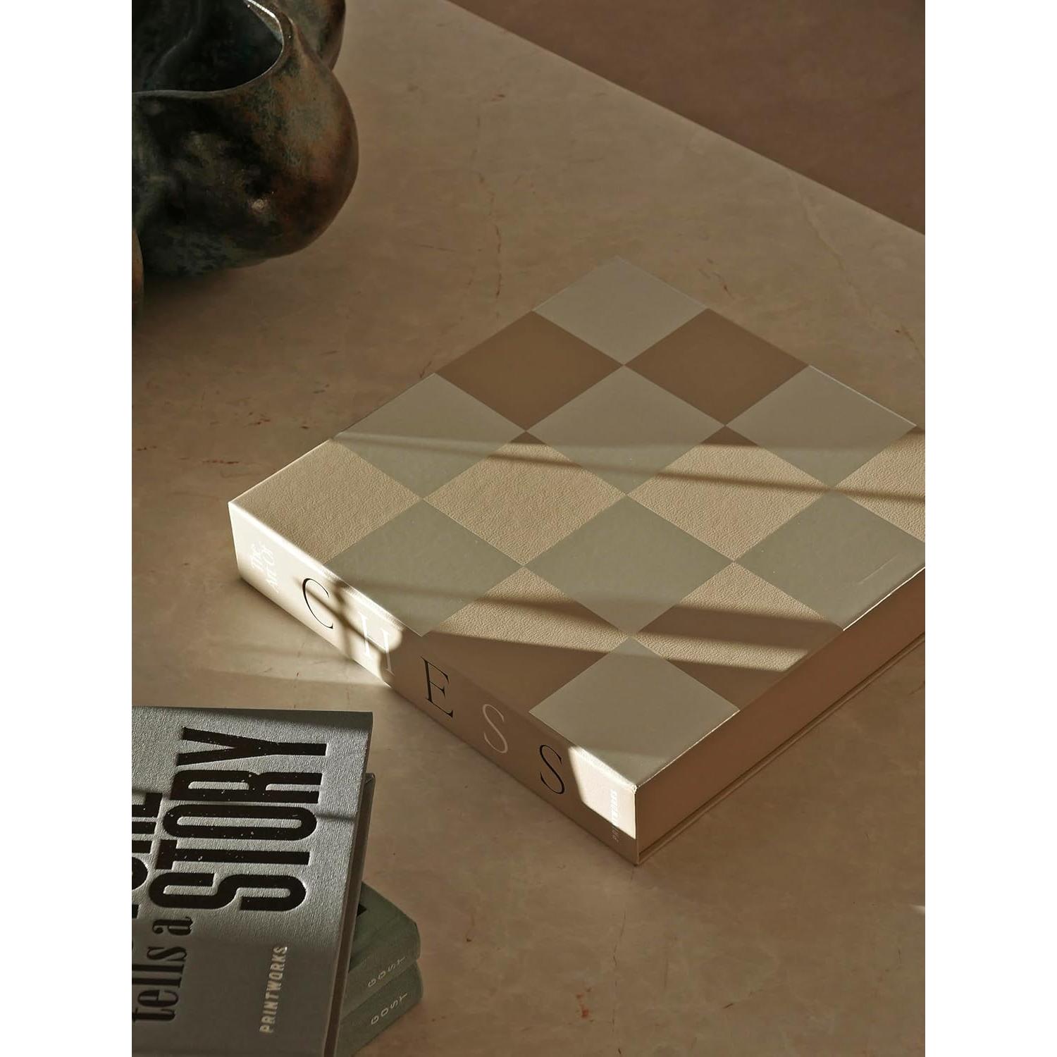 Juego de Ajedrez de Madera Beige y Plata con Tablero Espejado