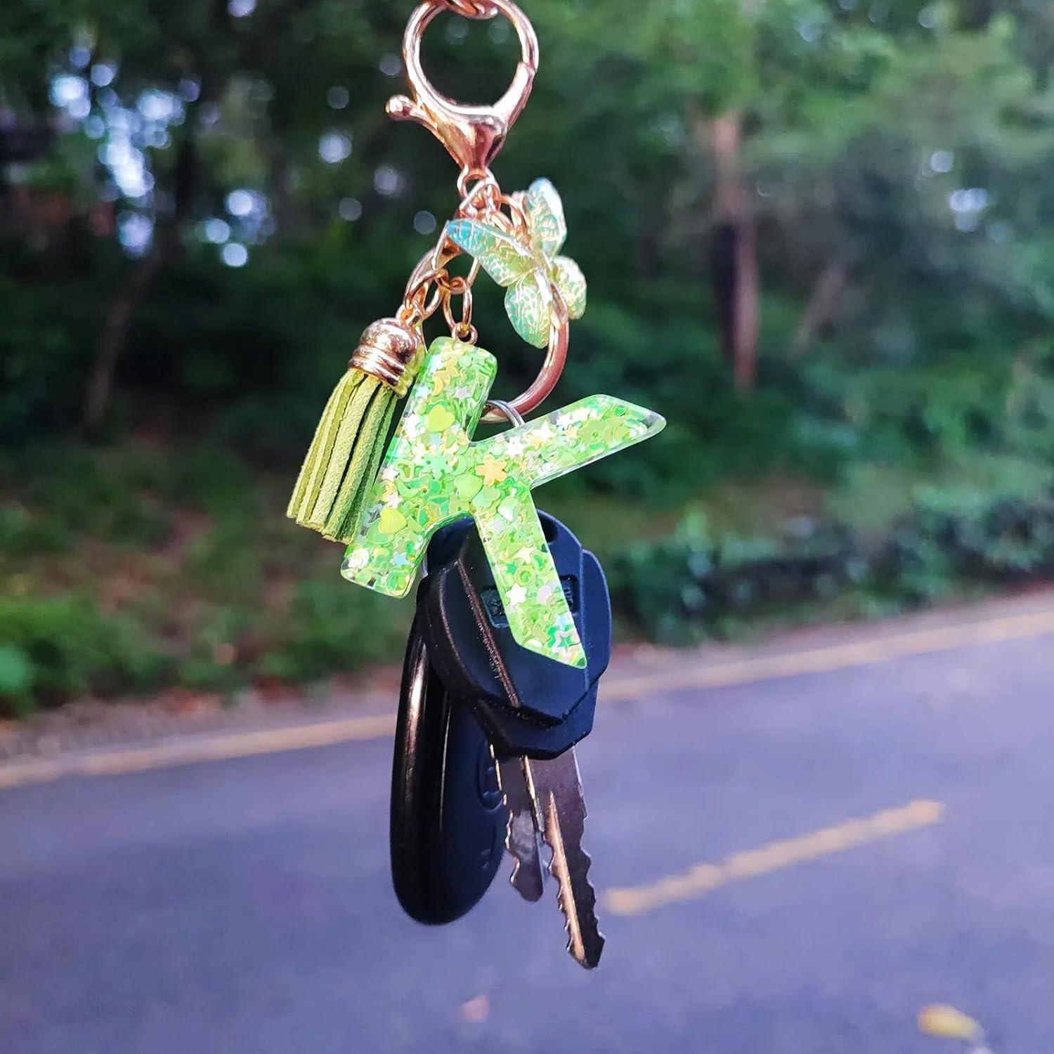 Llavero Inicial Personalizado con Borlas Mariposa Rosa Verde