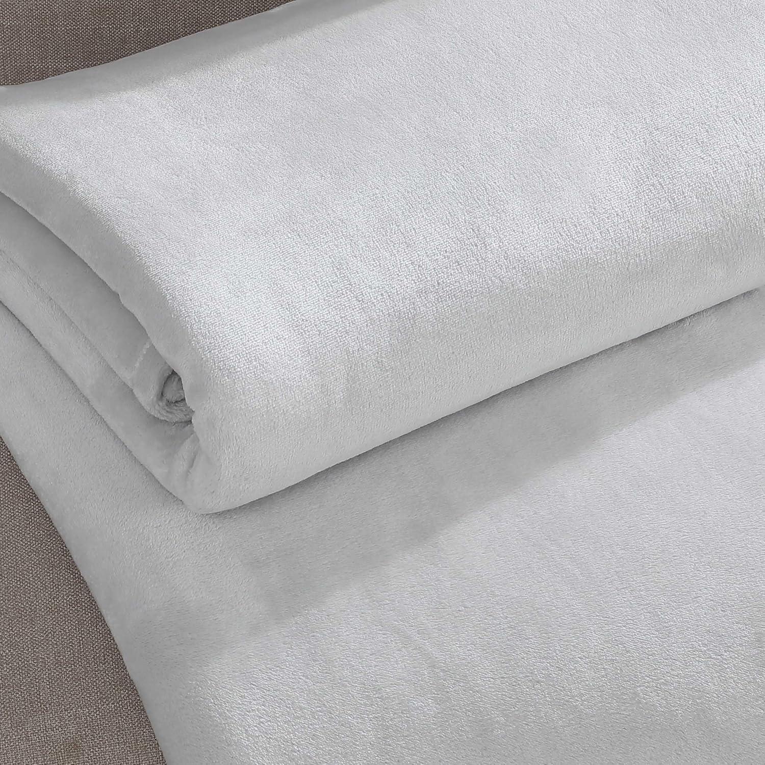 Manta Reina Calvin Klein de Felpa Suave Gris Aluminio - Paquete de 2