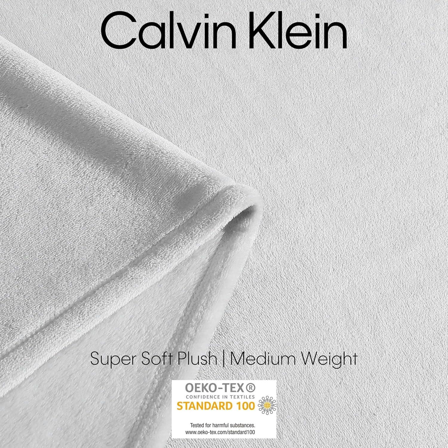 Manta Reina Calvin Klein de Felpa Suave Gris Aluminio - Paquete de 2