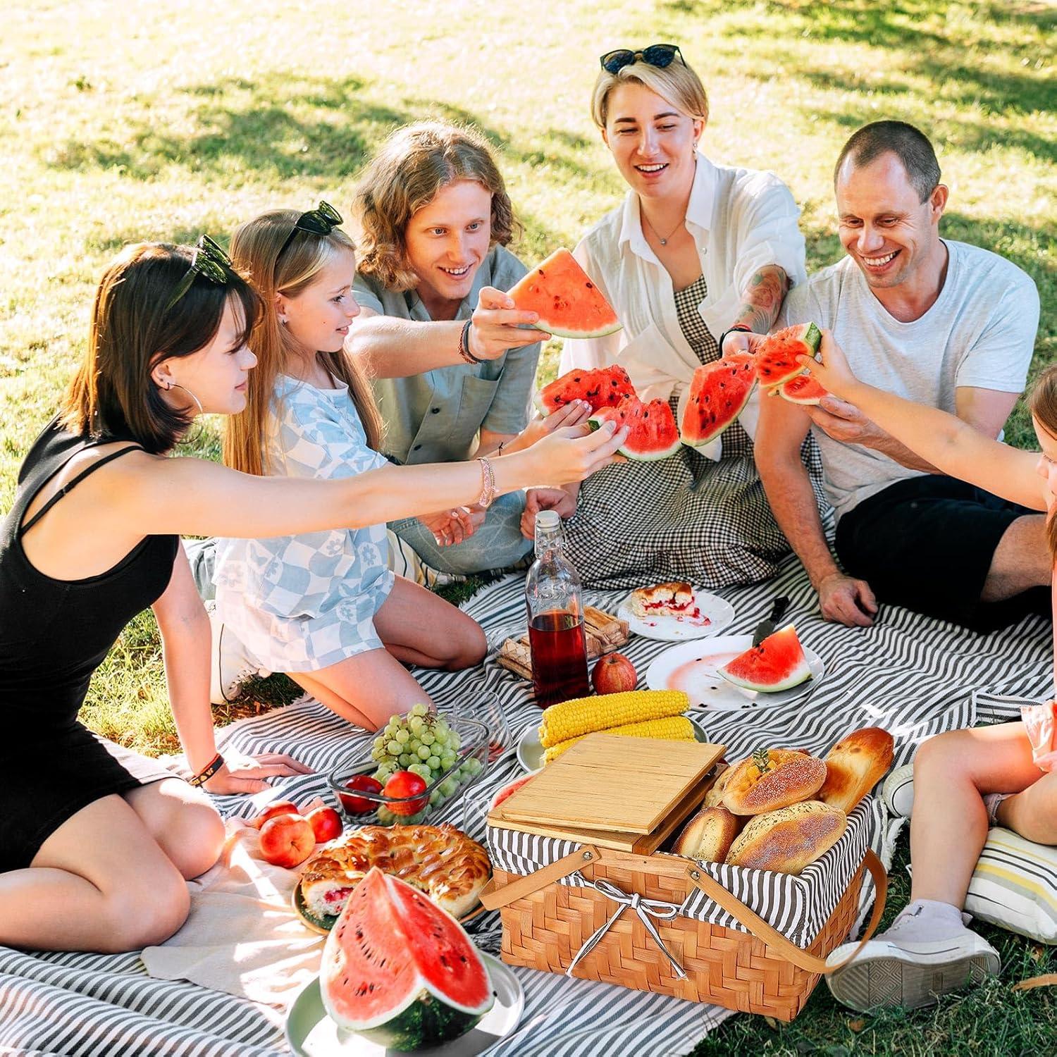 Kit de Picnic Blushtier con Cesta de Madera y Alfombra Impermeable