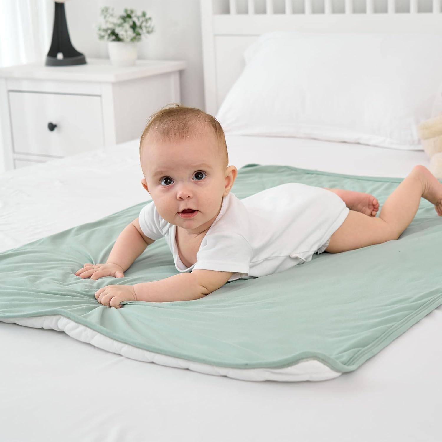 Baby Comforter, 30 x 40 inch Lightweight Ultra-Soft Baby Crib Quilted Blanket for Boys Girls