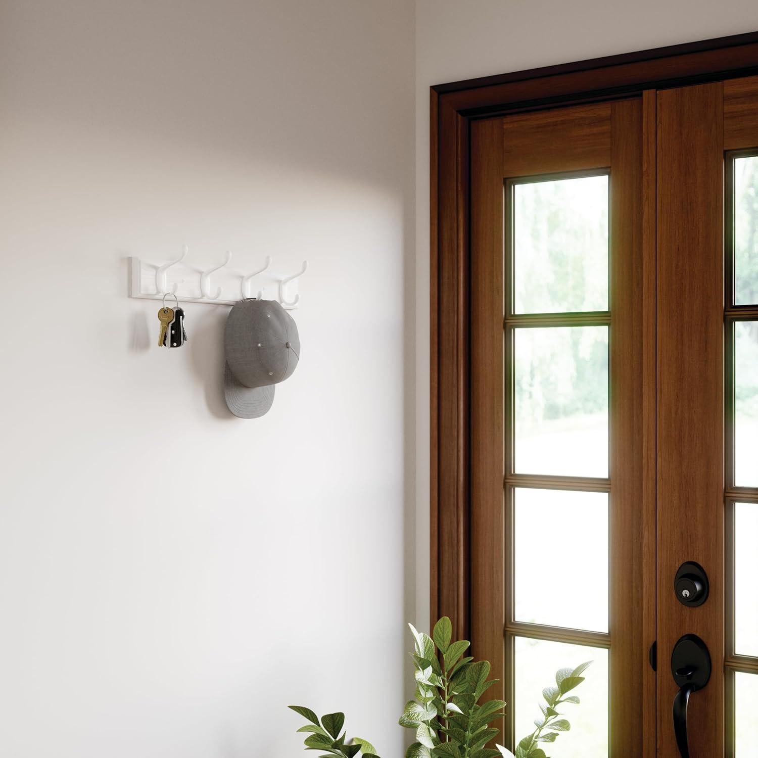 Perchero de Pared Curvo Franklin Brass Blanco 40.64 cm 4 Ganchos