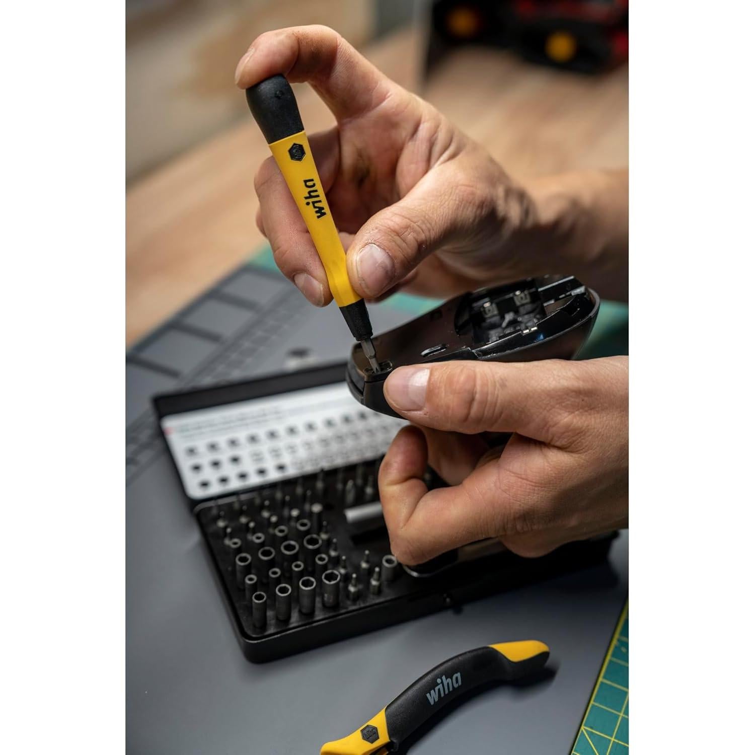 Juego de 65 Piezas Wiha 75965 Carraca y MicroBits ESD