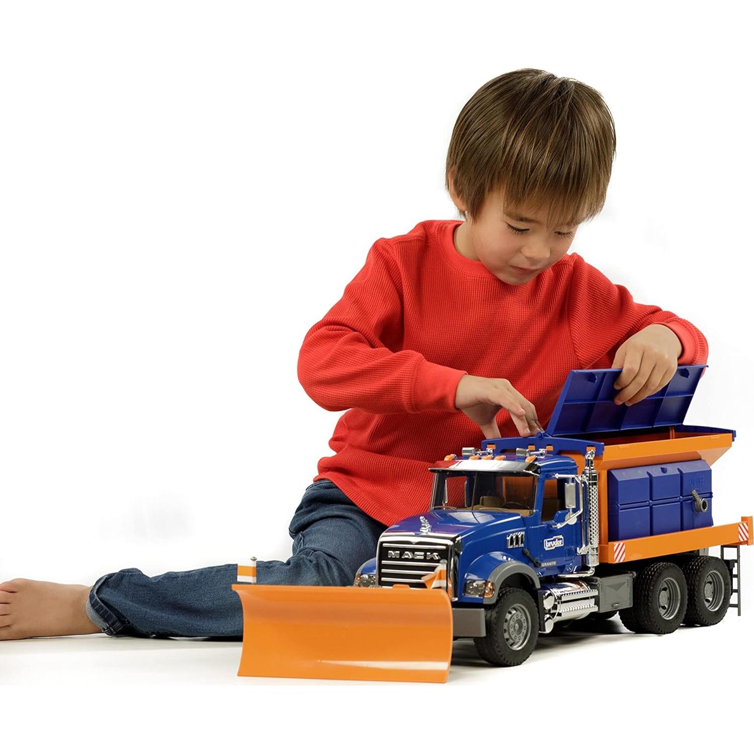 Camión Bruder MACK Granite Servicio Invierno con Desbrozadora