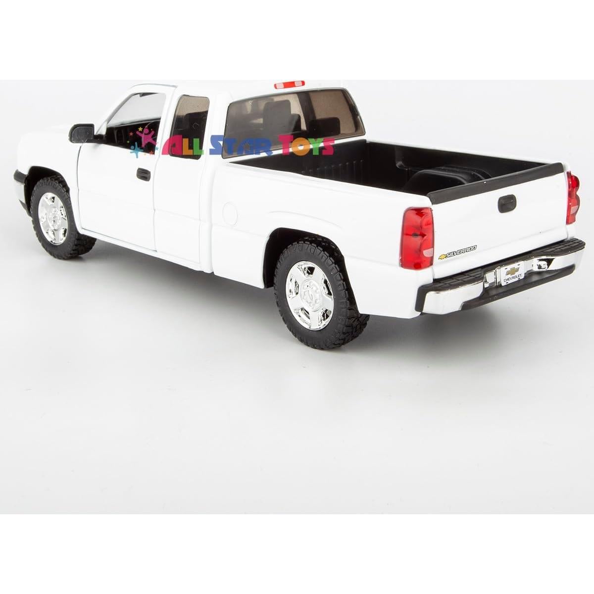 Modelo Diecast Motormax 2006 Silverado 1500 Blanco 1/25