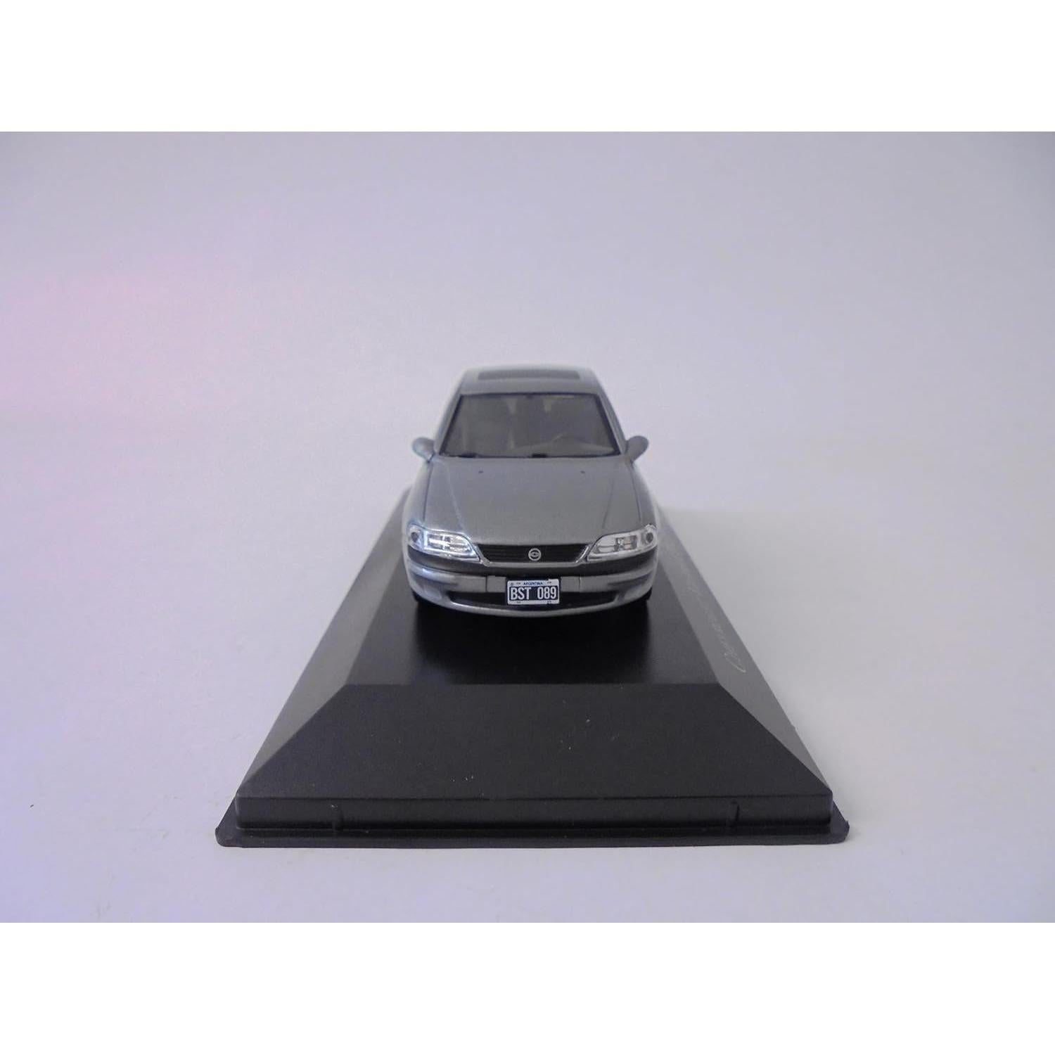 Coche Coleccionable 1/43 OPO 10 Chevrolet Vectra 1996
