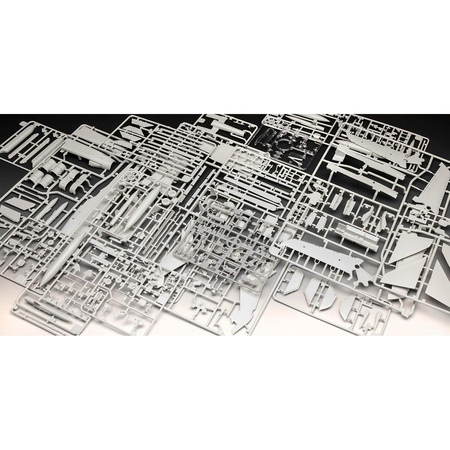 Kit de Modelo Revell Panavia Tornado IDS 1:48 50 Años