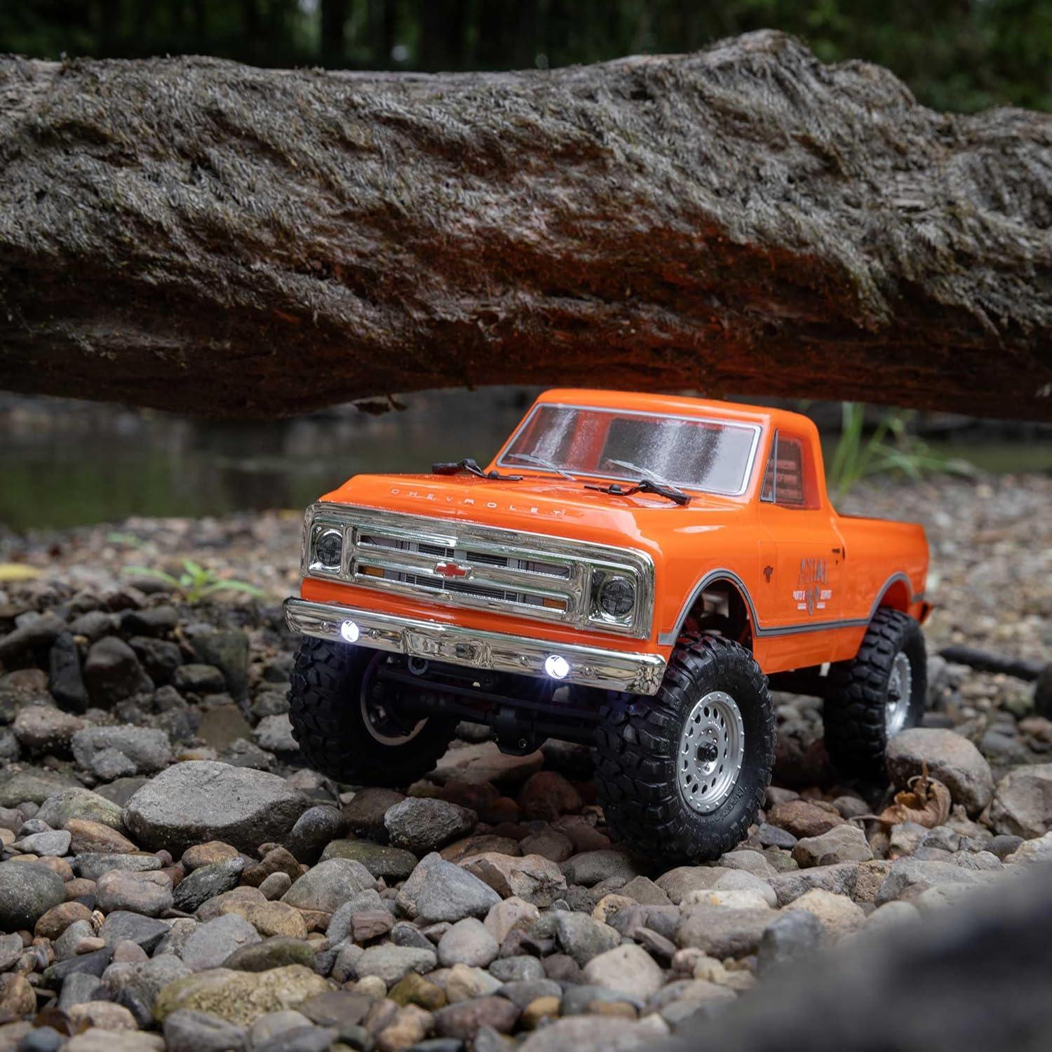 Camión RC Axial SCX24 Chevrolet C10 1967 4WD Naranja