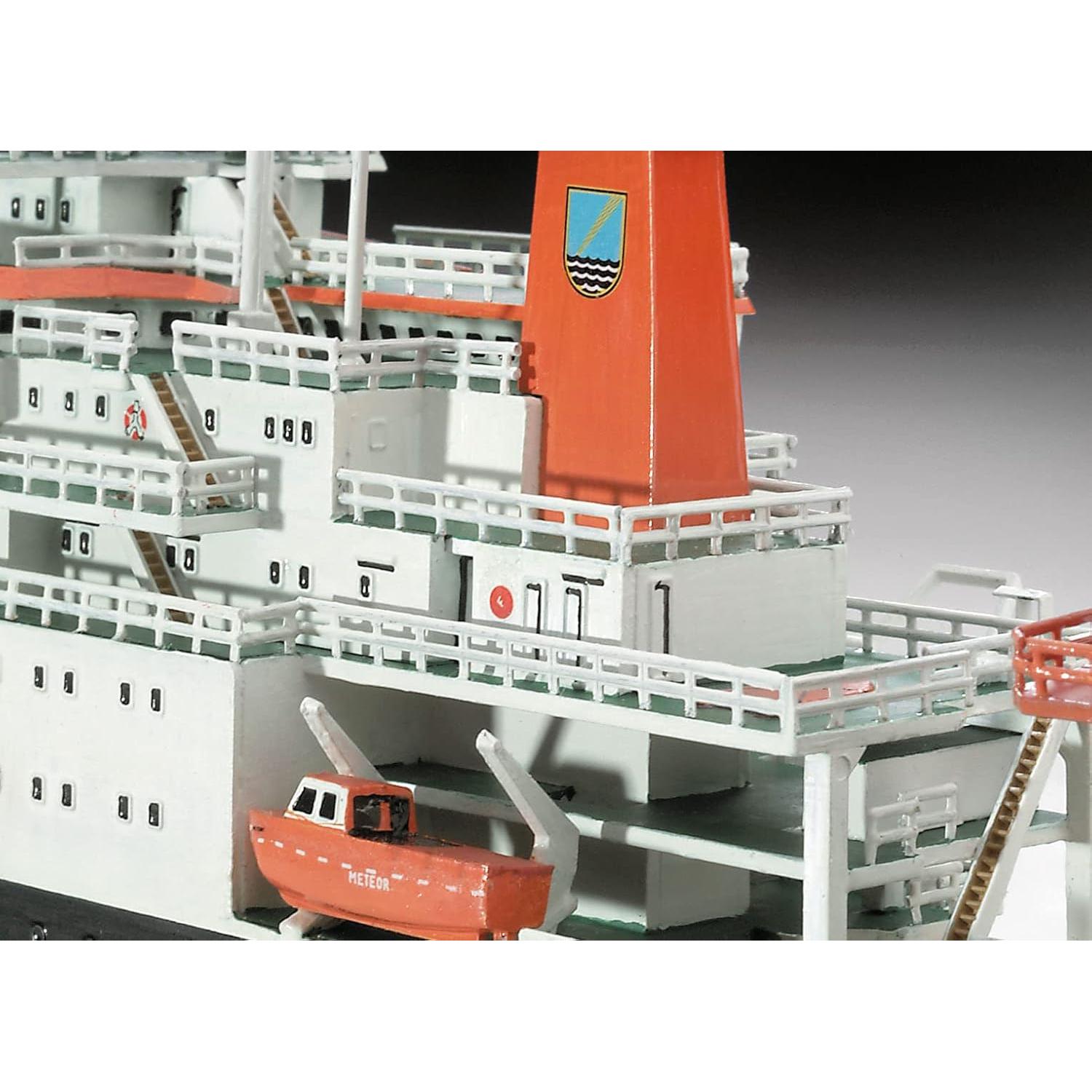 Revell Buque de Investigación Alemán Meteor 1:300 Sin Pintar