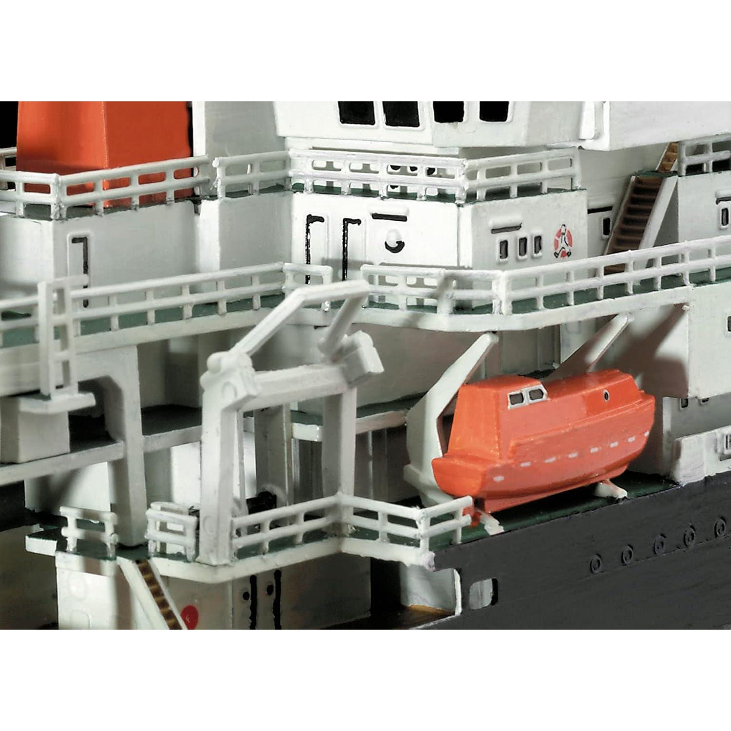 Revell Buque de Investigación Alemán Meteor 1:300 Sin Pintar