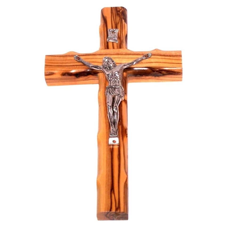 Cruz de Madera de Olivo 20.32 cm con Crucifijo Hecha a Mano