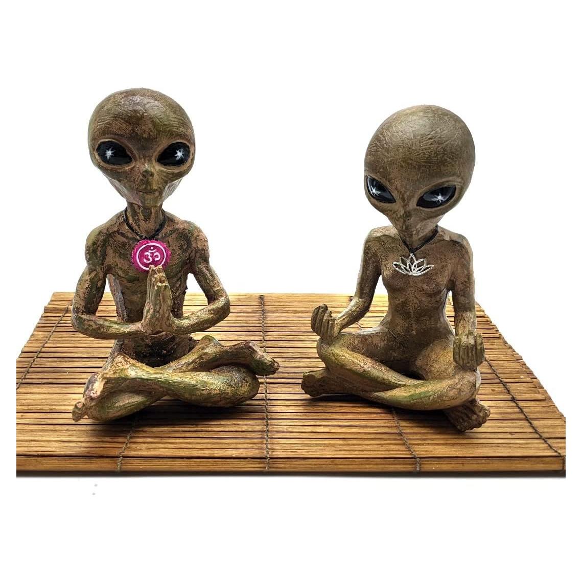 Estatuas Alienígenas Meditando John Bernard - Set de 2