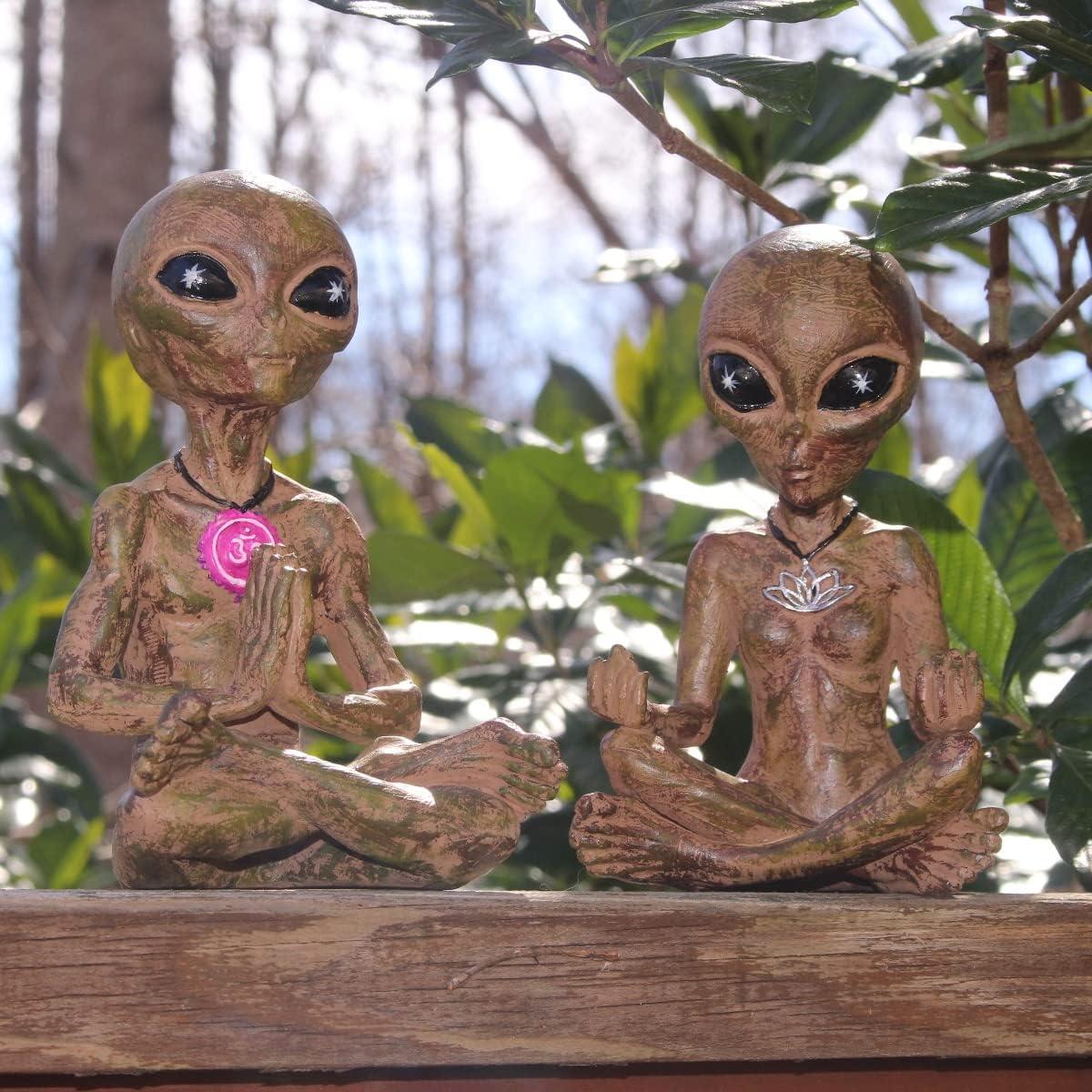 Estatuas Alienígenas Meditando John Bernard - Set de 2