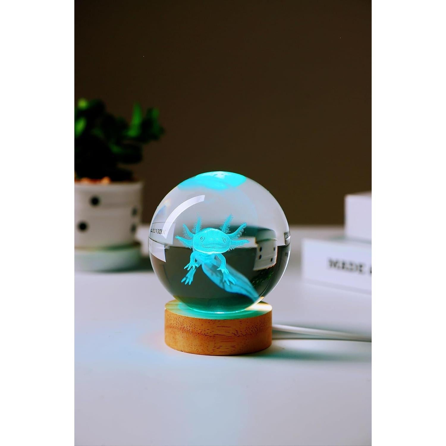 Lámpara de Bola de Cristal 3D Axolote K9 con Base de Madera