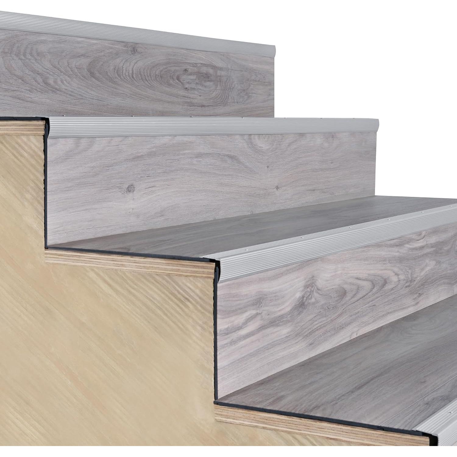 Bisel de Escalera de Aluminio M-D 2.86 cm x 91.44 cm Plateado