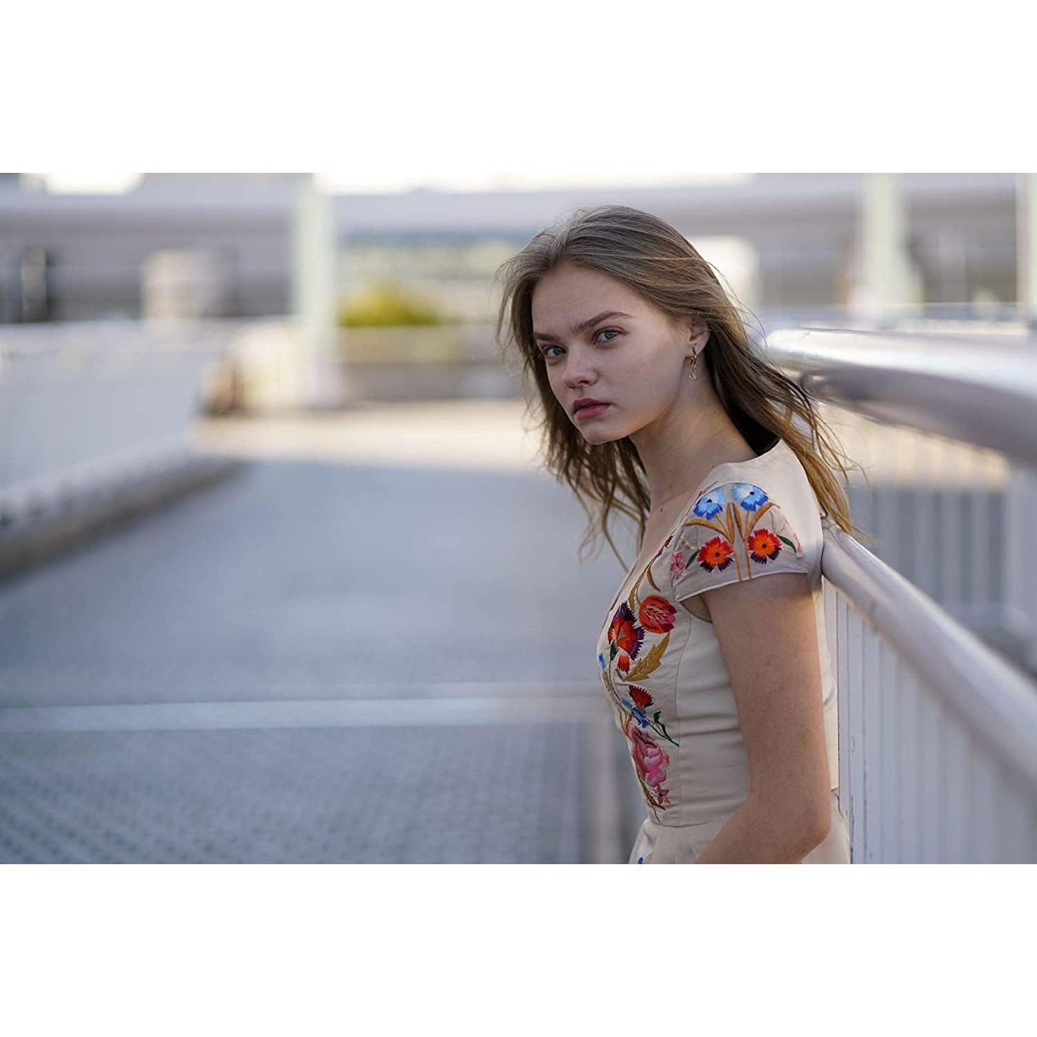 Lente Prime Sony FE 85mm f/1.8 para Cámaras E-Mount + Accesorios