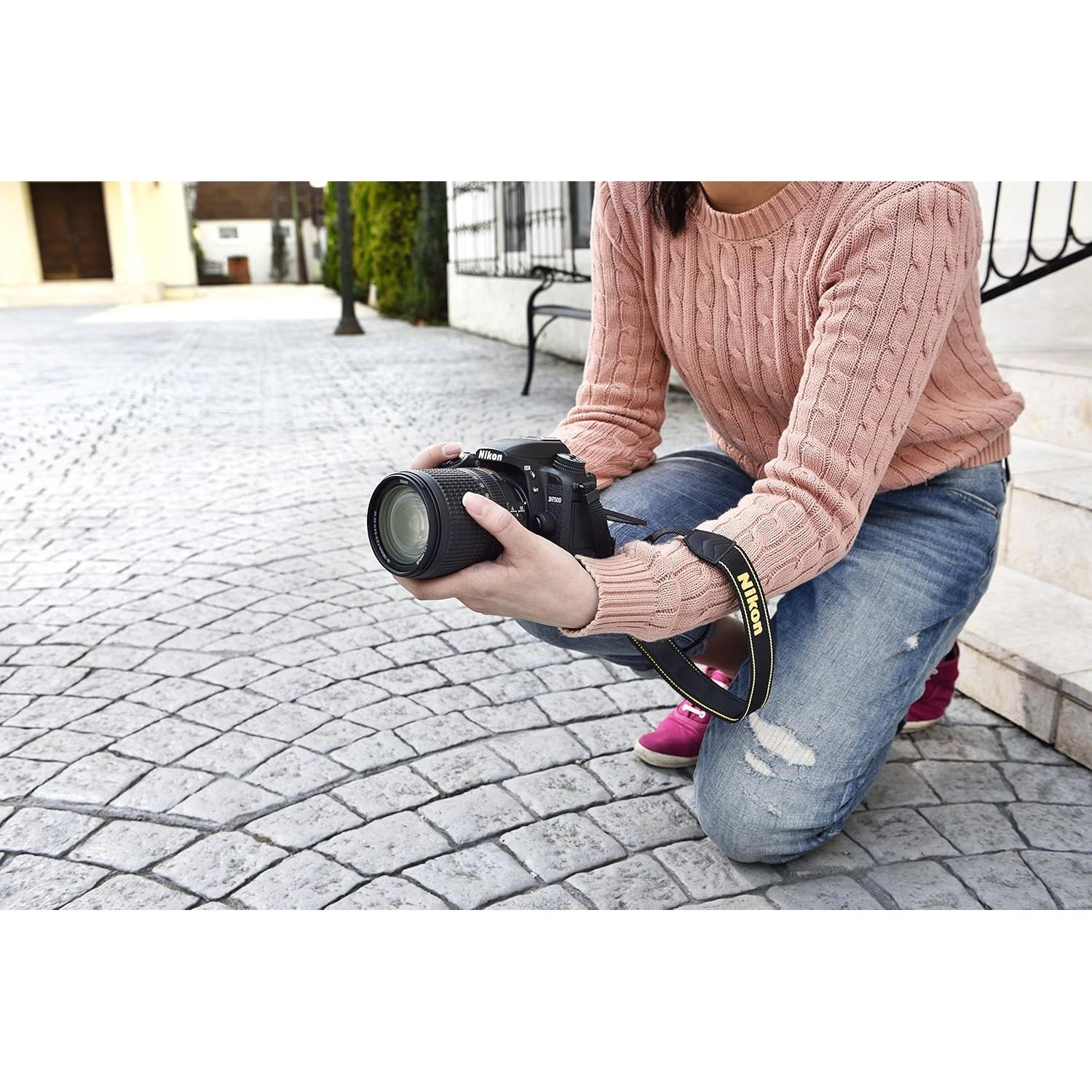 Cámara DSLR Nikon D7500 con lente 18-140 mm - Negro