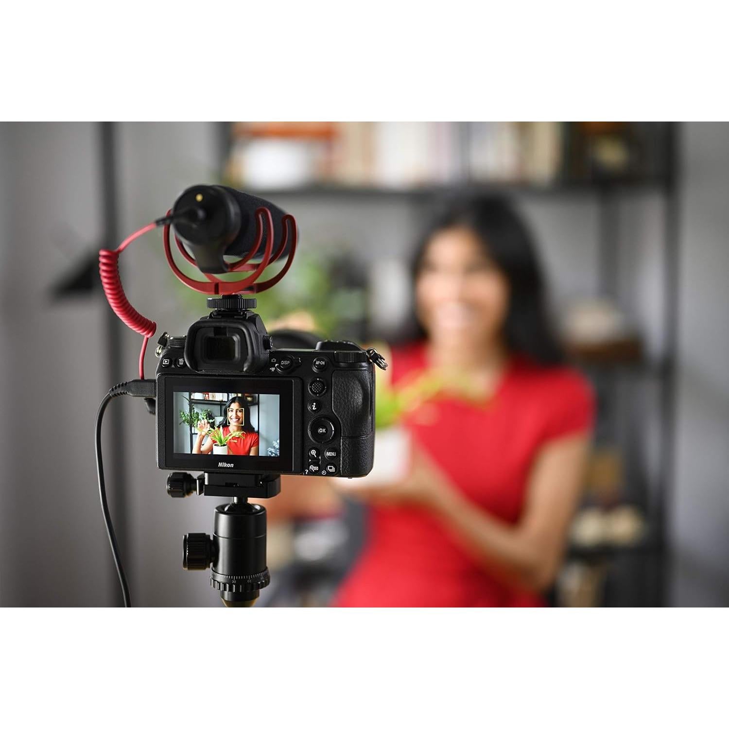 Cámara sin espejo Nikon Z 7II con lente NIKKOR Z 24-70mm f/4