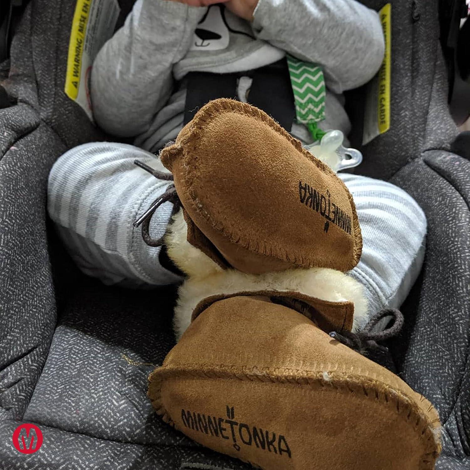 Botín de piel de oveja Minnetonka para infante 0-12 meses