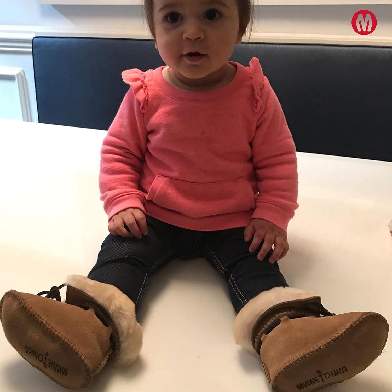 Botín de piel de oveja Minnetonka para infante 0-12 meses