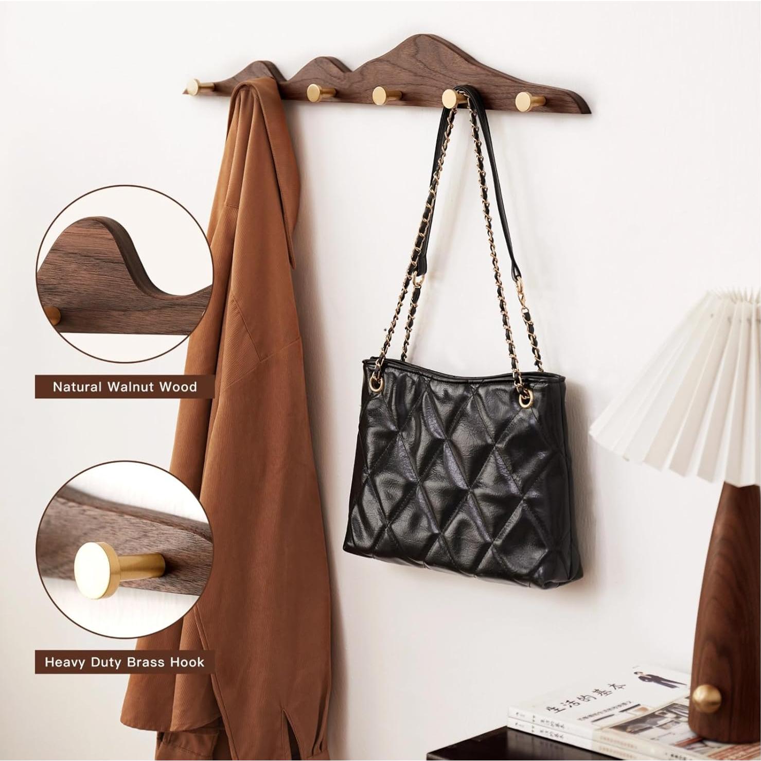 Perchero de Pared ESDOPA de Madera Nogal con 4 Ganchos Dorados