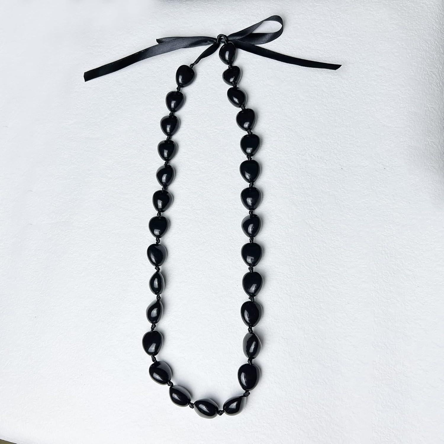 Collar de Graduación Hawaiano Kukui Negro con Perlas de Corazón