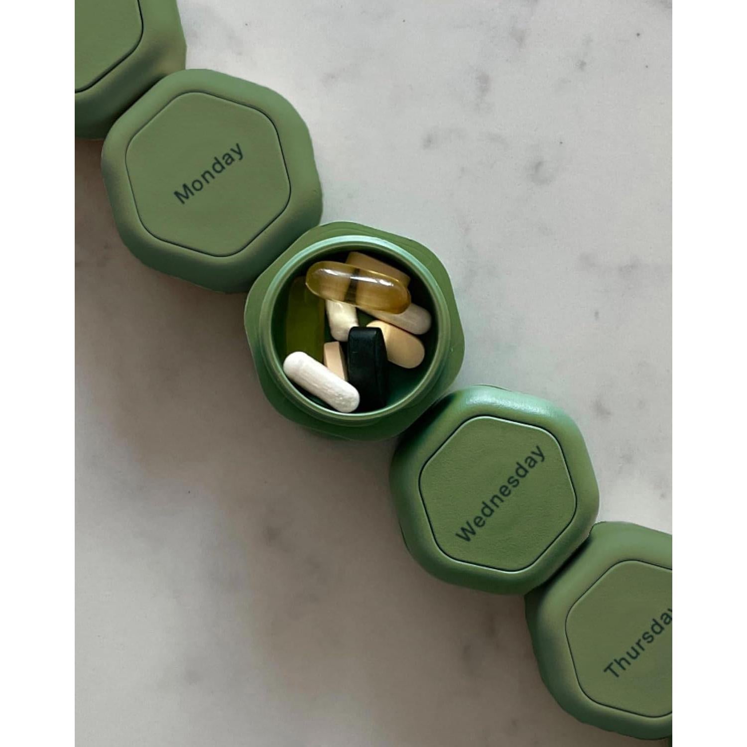 Contenedores de Viaje Cadence - Estuches Magnéticos para Pastillas - 7 Flex Pequeños Eucalipto