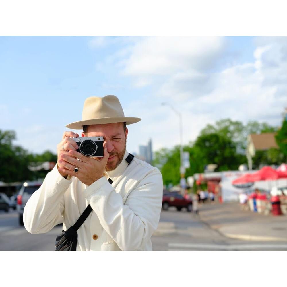 Cámara Digital Sin Espejo FUJIFILM X-E5 40.2MP Negro + Accesorios