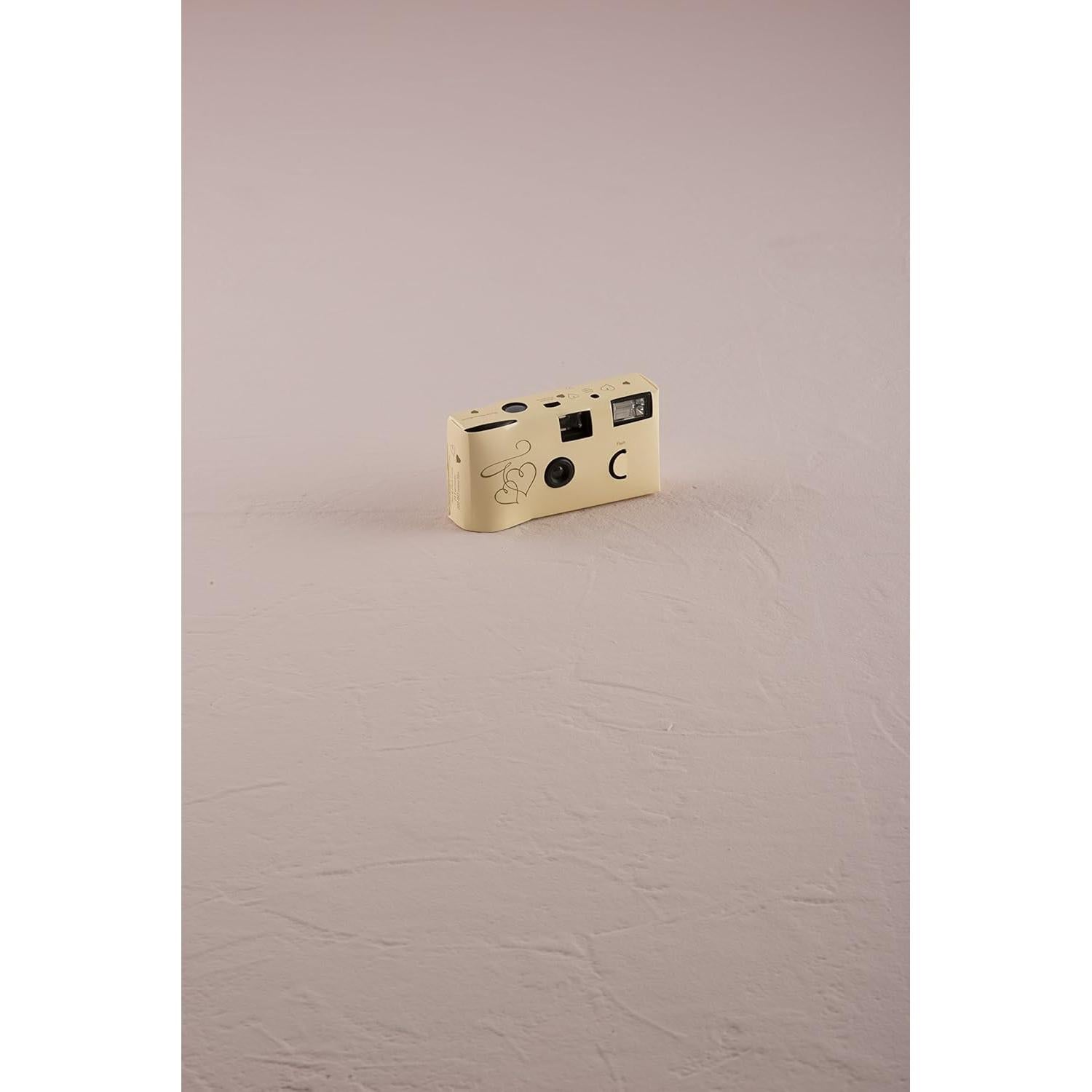 Cámara desechable Weddingstar 16 exposiciones corazones dorados