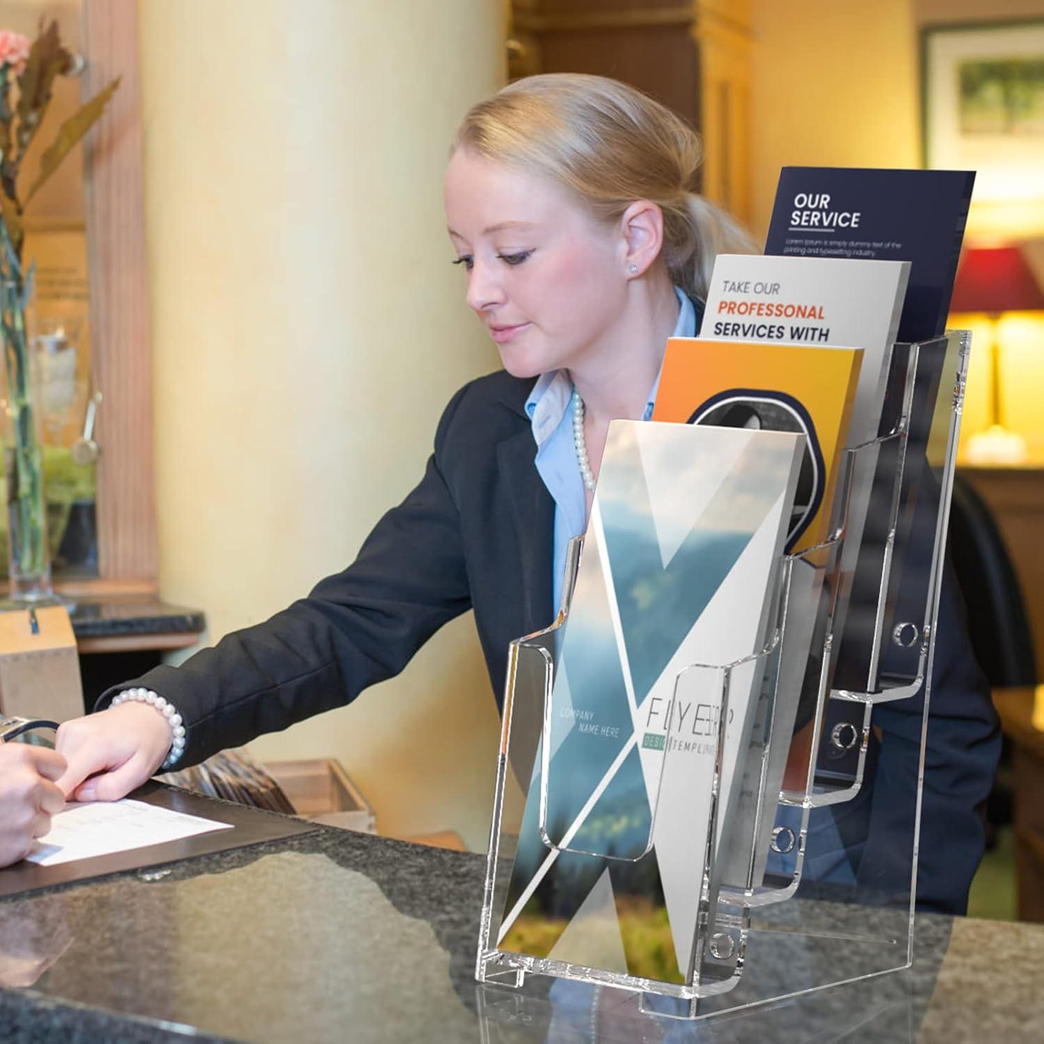 Soporte de Folletos Acrílico MaxGear 4 Pilares Paquete de 3