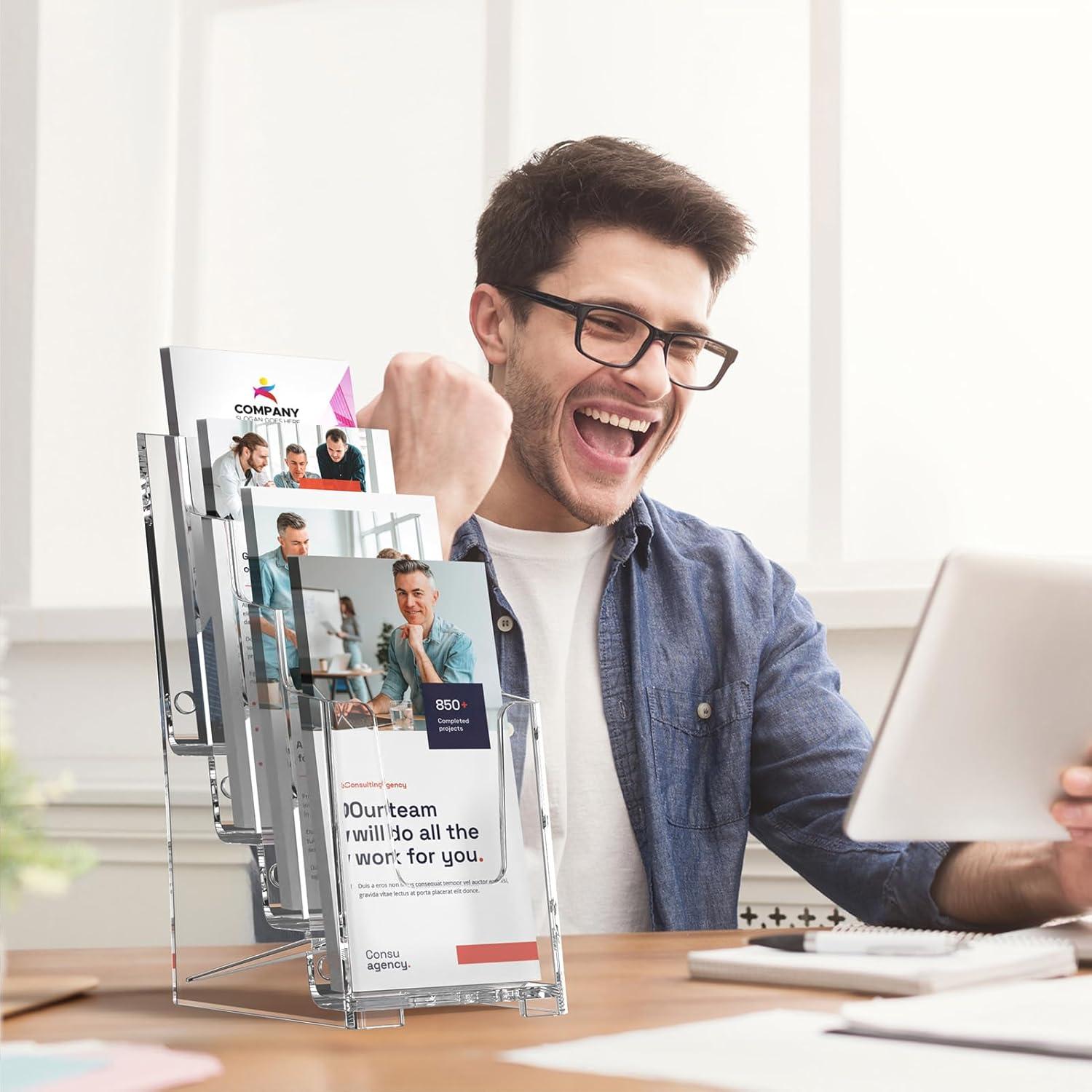 Soporte de Folletos Acrílico MaxGear 4 Pilares Paquete de 3