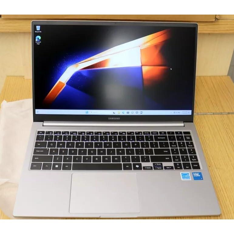 Laptop Samsung Galaxy Book 4 15.6" FHD Intel Core i7 16GB 1TB