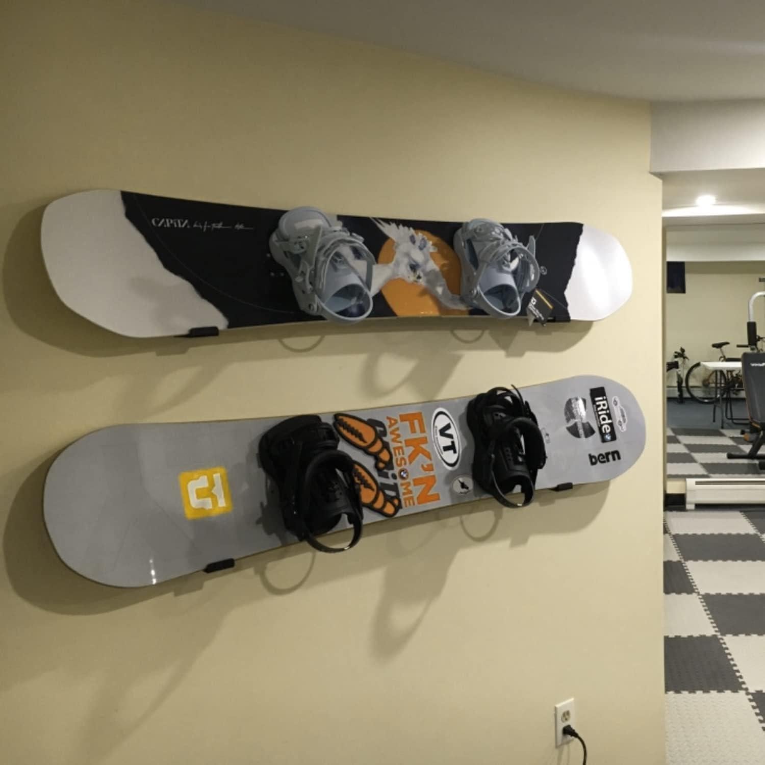 Soporte de Pared para Snowboard Poskad - Aluminio Minimalista