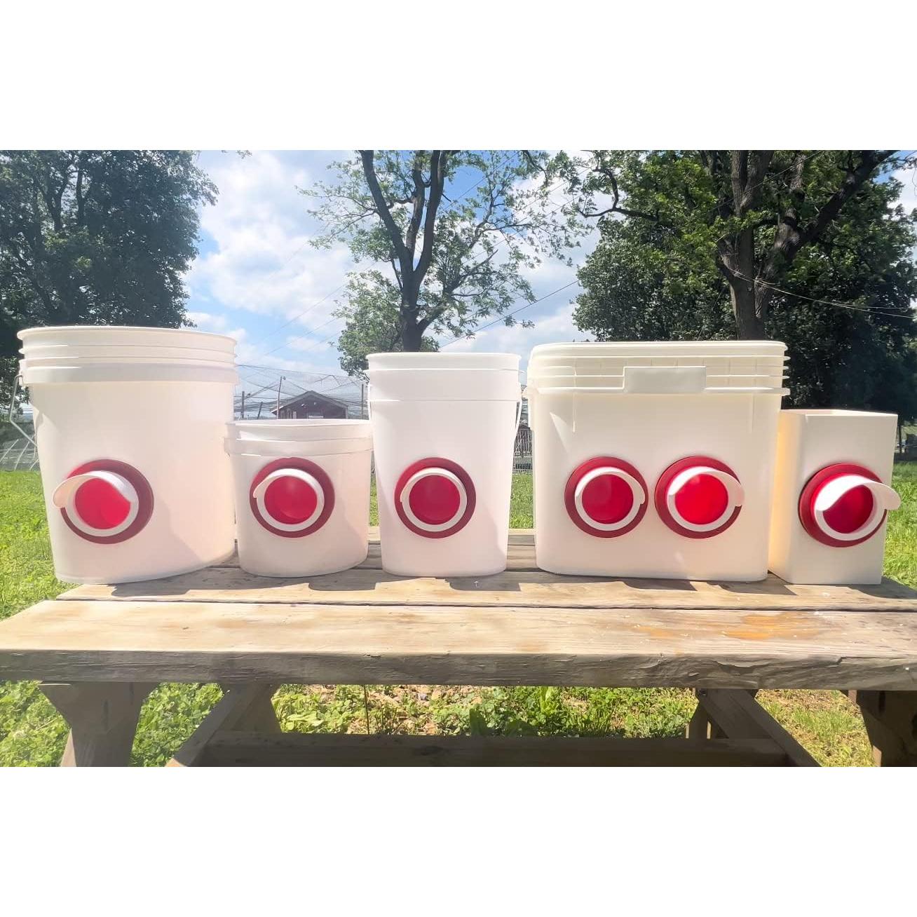 Kit Alimentador de Pollos DIY RentACoop 4 Puertos con Sierra