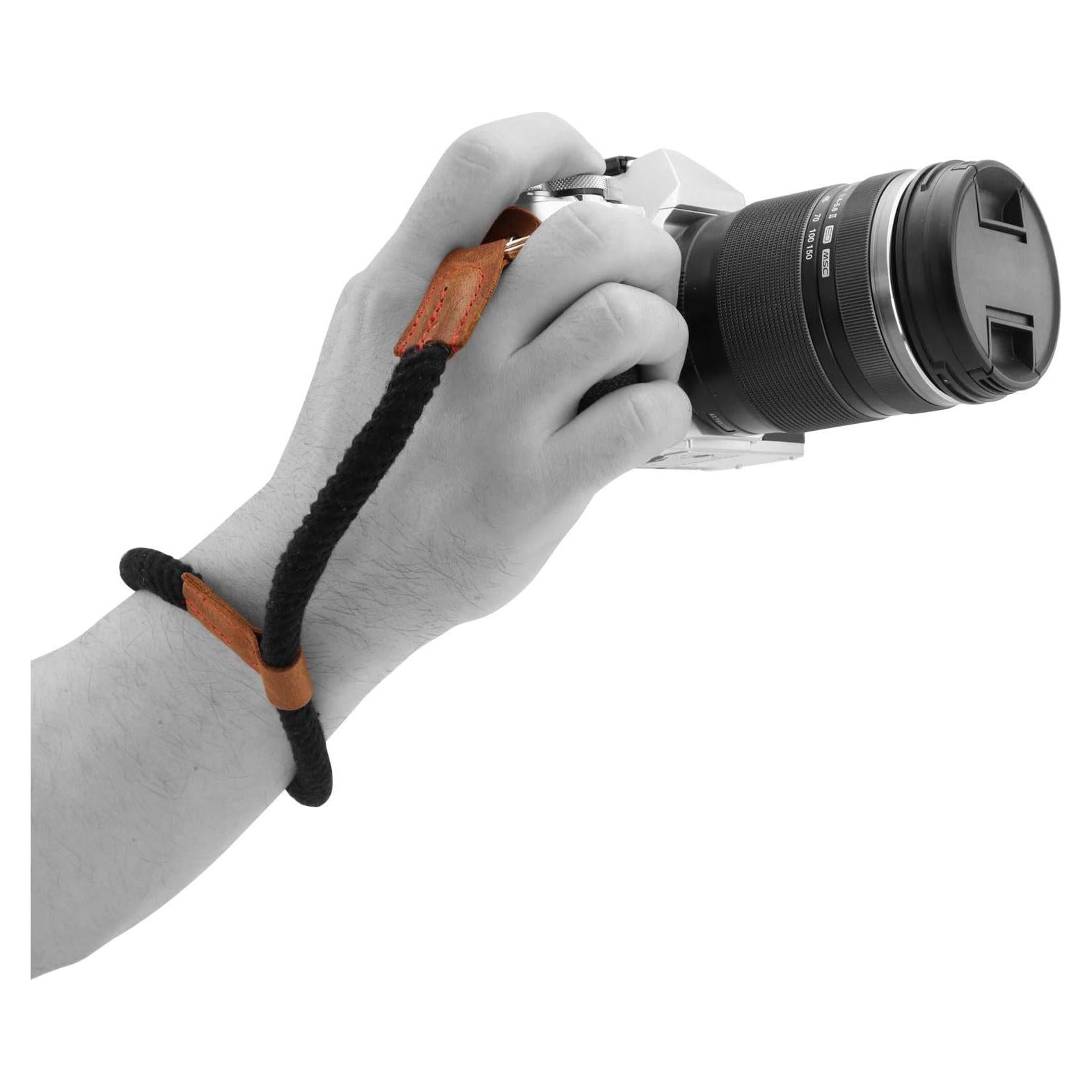Correa de Muñeca de Cuero MegaGear - Ajustable para DSLR SLR