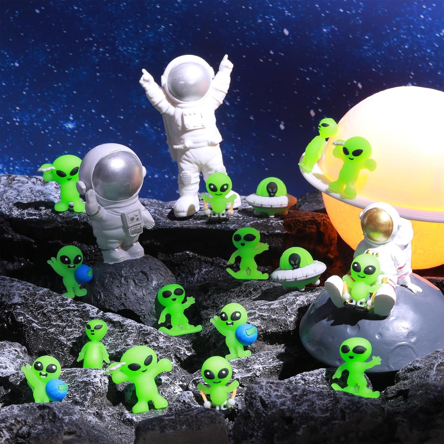 15 Figuras Mini Alienígenas Brillantes en la Oscuridad PVC