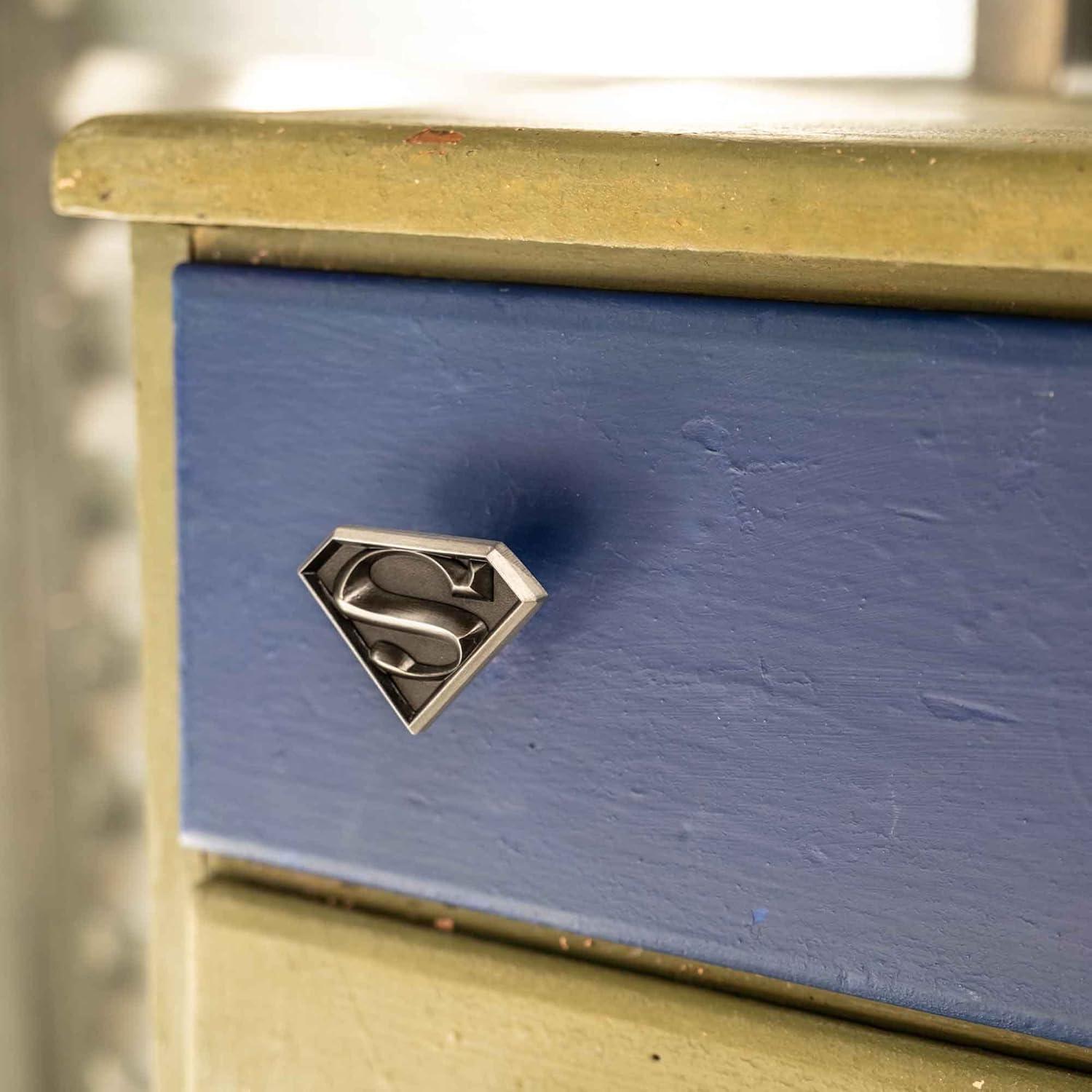 Perilla metálica Superman Open Road Brands 5.23 cm negro