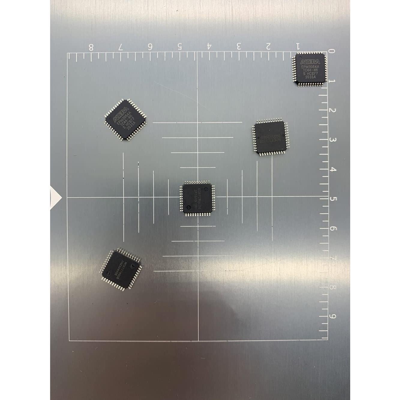 Chip CPLD EPM3064ATC44-10N 64MC 10ns 44TQFP XYwsh