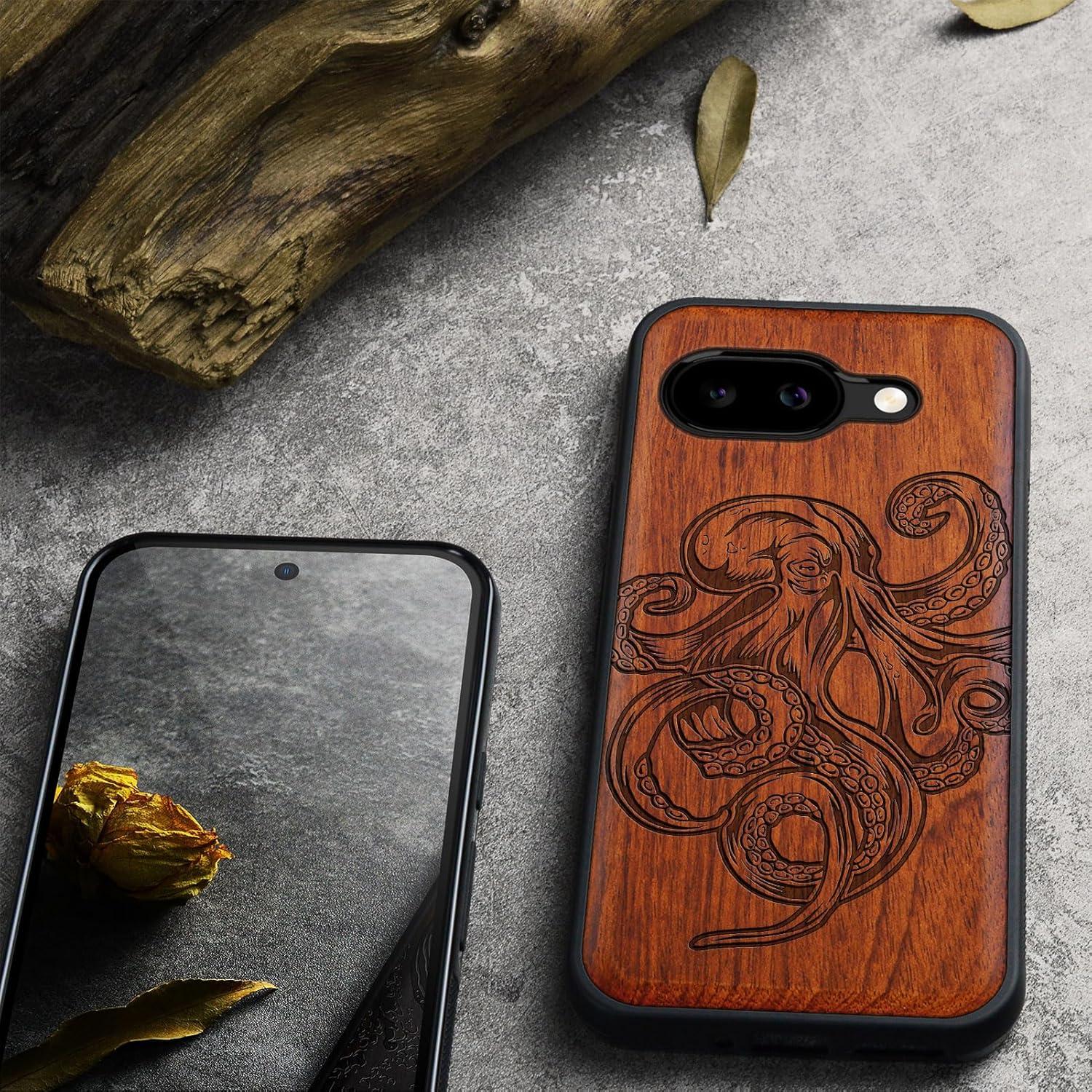 Funda de Madera Carveit para Google Pixel 9a - Pulpo Rosado