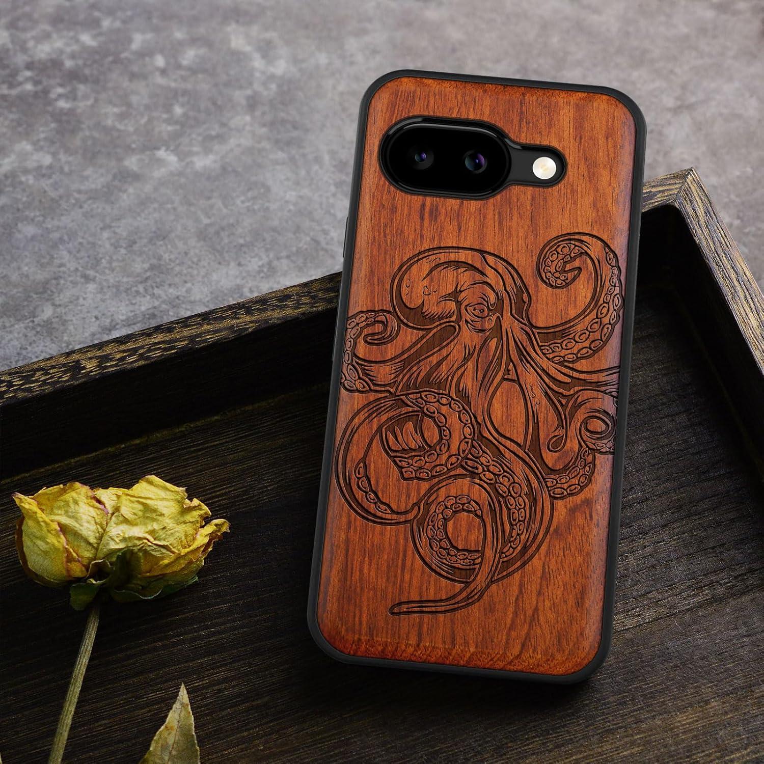 Funda de Madera Carveit para Google Pixel 9a - Pulpo Rosado