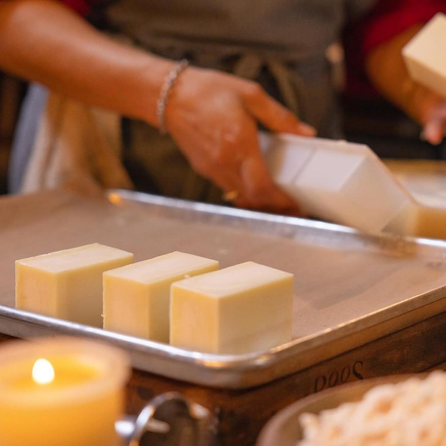 Jabón Natural Hidratante Solaz 139g para Cara y Cuerpo