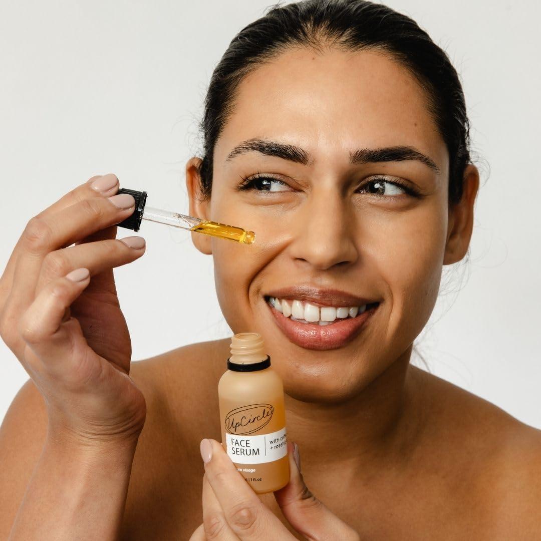 Suero Facial Orgánico UpCircle 30ml - Vitamina C y Rosa Mosqueta