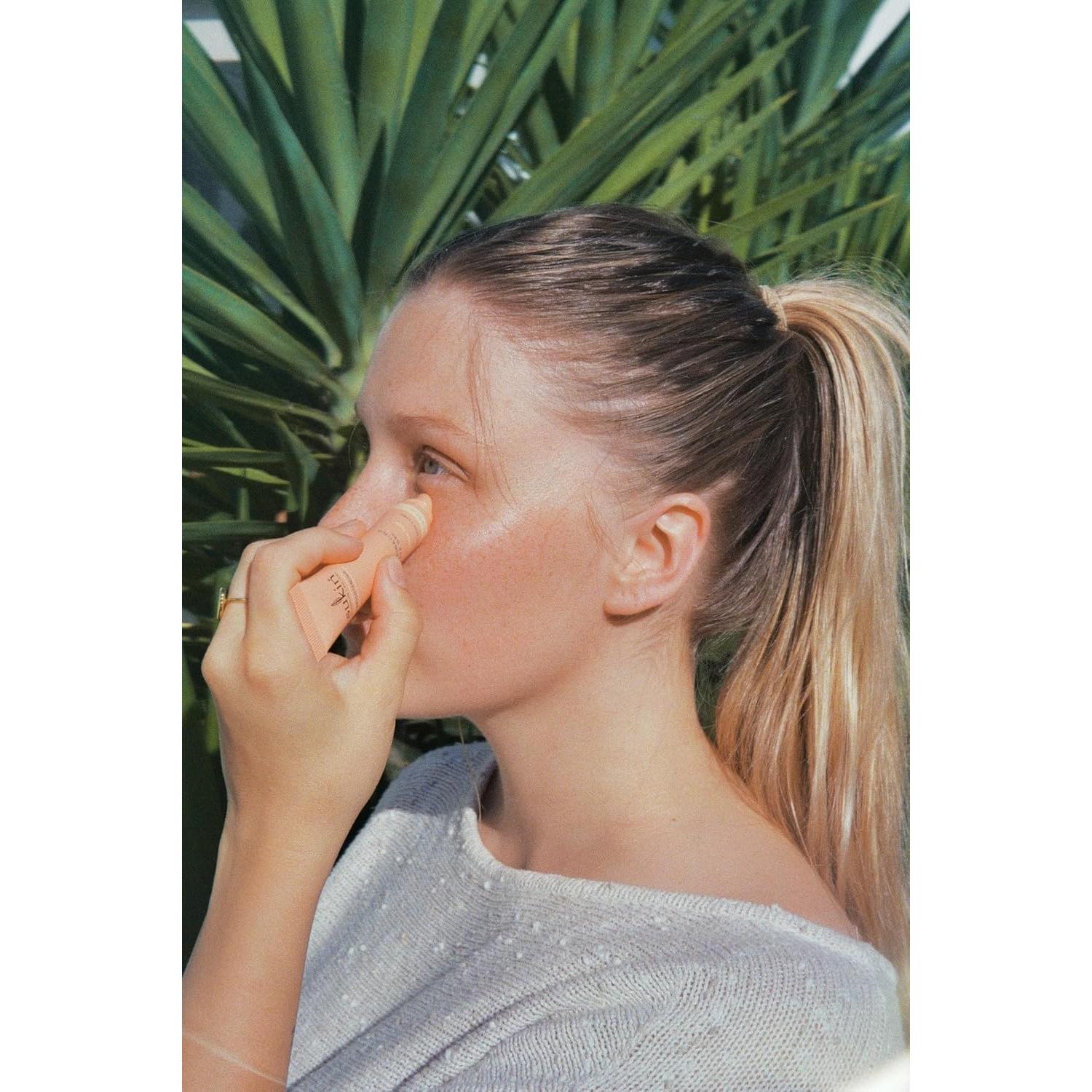 Gel Iluminador para Ojos Sukin con Café Verde y Ciruela Kakadu 14g