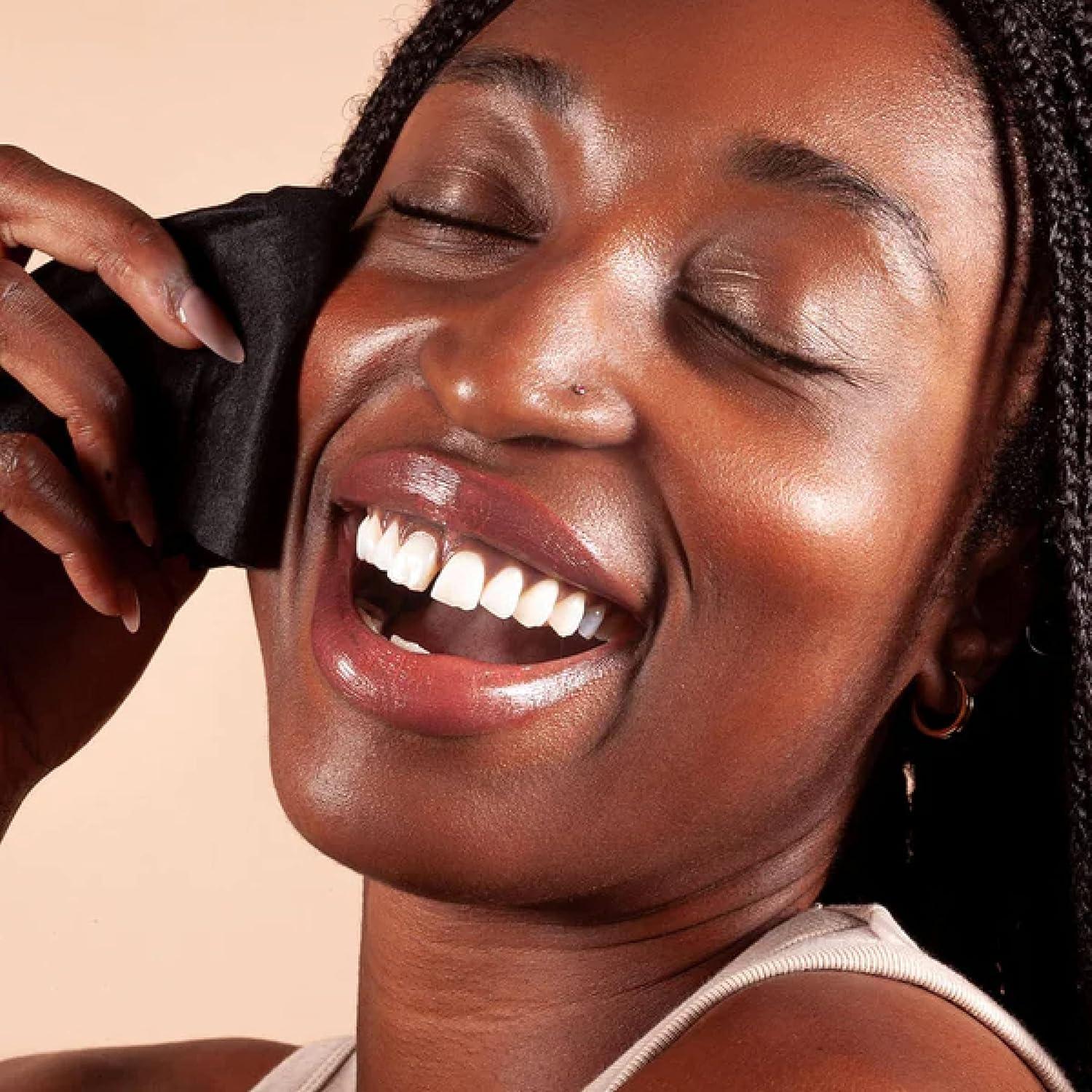 Toallitas Faciales BLAQ de Carbón Activado - 25 Pcs