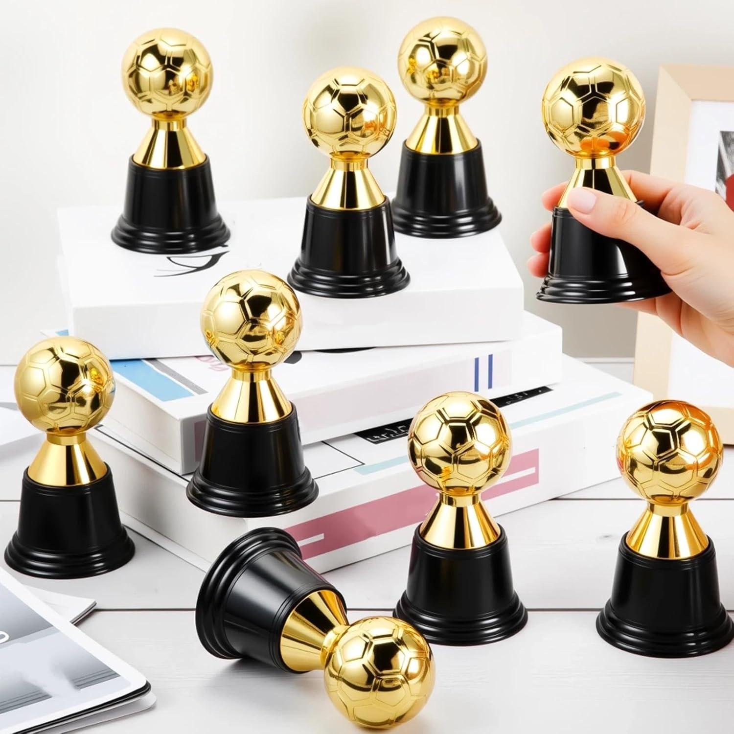 12 Mini Trofeos de Fútbol Dorados Leinuosen 11.4 cm Halloween