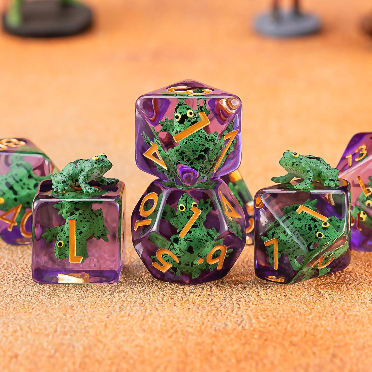 Juego de Dados Poliedricos D&D Maywin Inclusión Rana 9.09cm