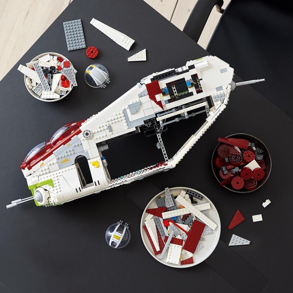 LEGO Star Wars Caza Republicano 75309 - Modelo para Adultos